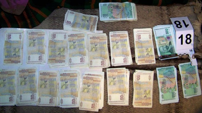 Ето го златото и пачките с пари на задържания за лихварство кметски син (Снимки)